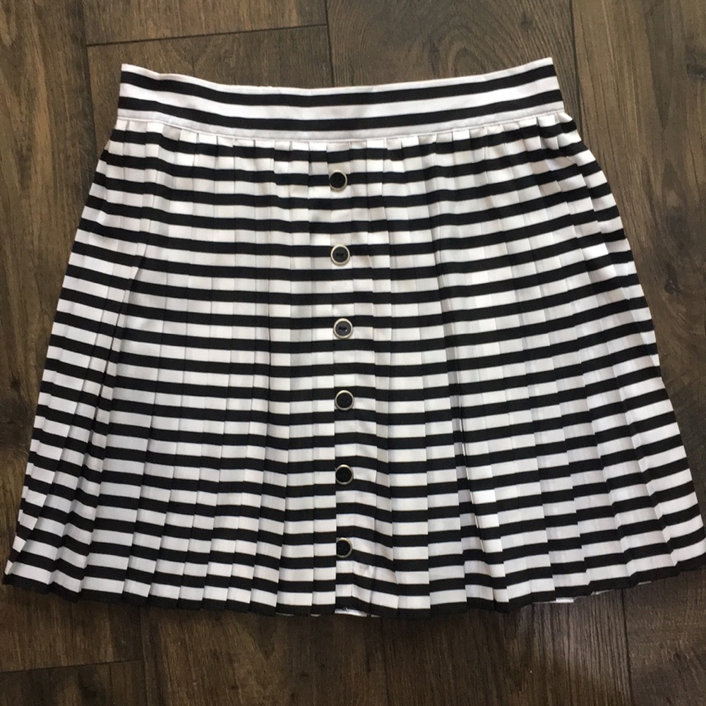 BLACK & WHITE STRIPED SKIRT